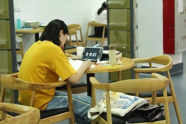 聽說考研很容易,考985也不是很難,我建議你來看看這個!